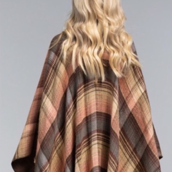 WRAPPED UP IN WINTER BERRY RUANA SCARF NWT - Picture 2 of 6